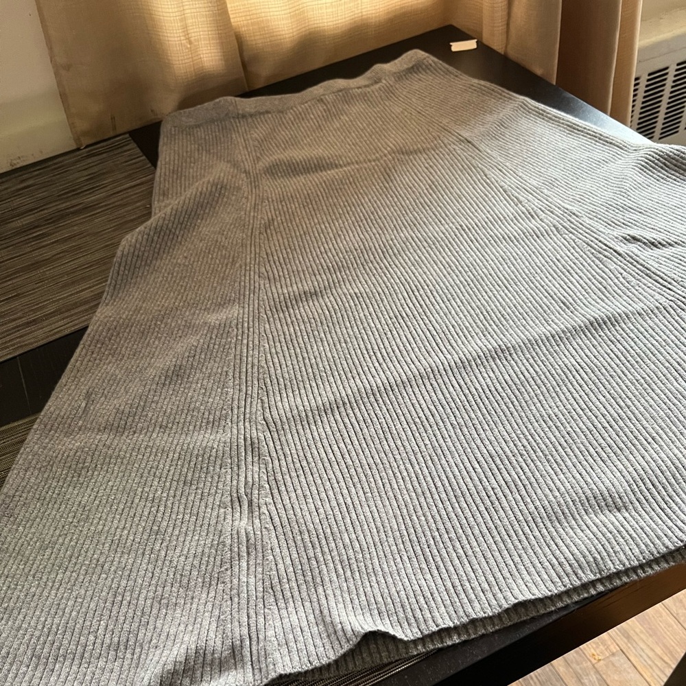 Banana Republic Gray Ribbed Midi Skirt
